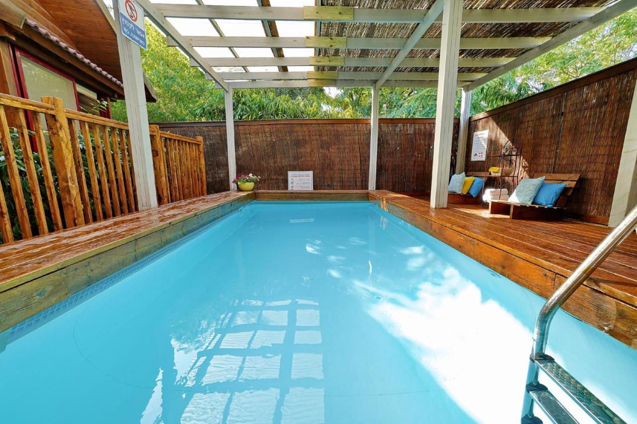 Curry Lodge *