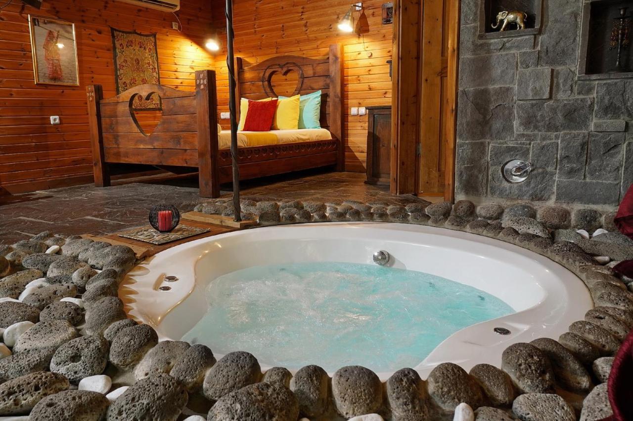 Curry Lodge *